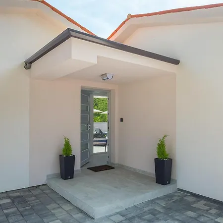 Ferienhaus Nana Pula