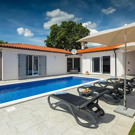 Holiday home Nana Pula