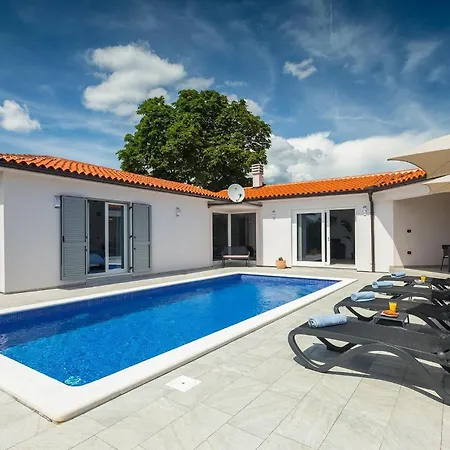 Nana Holiday home Pula